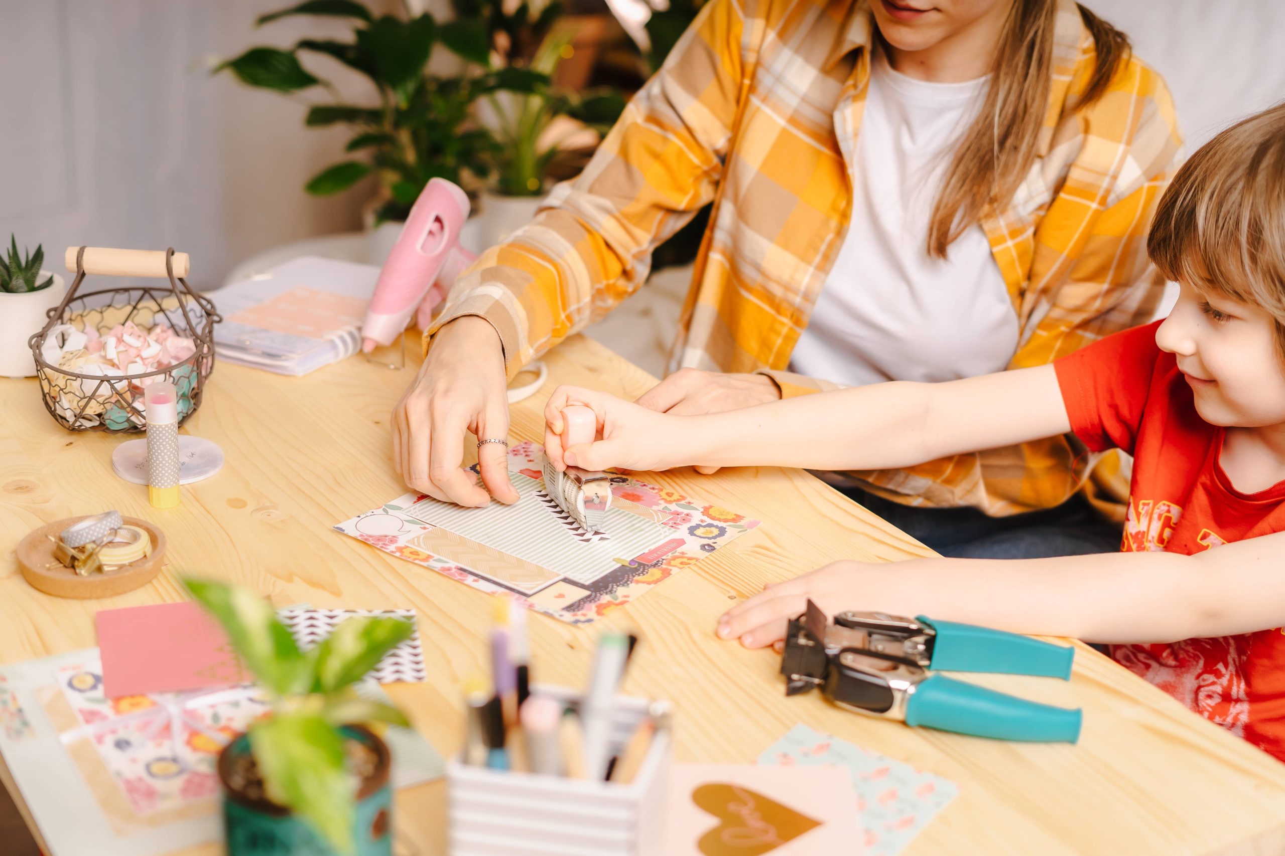 Creating a Personalized Lampshade Using Fabric: A Step-by-Step Guide